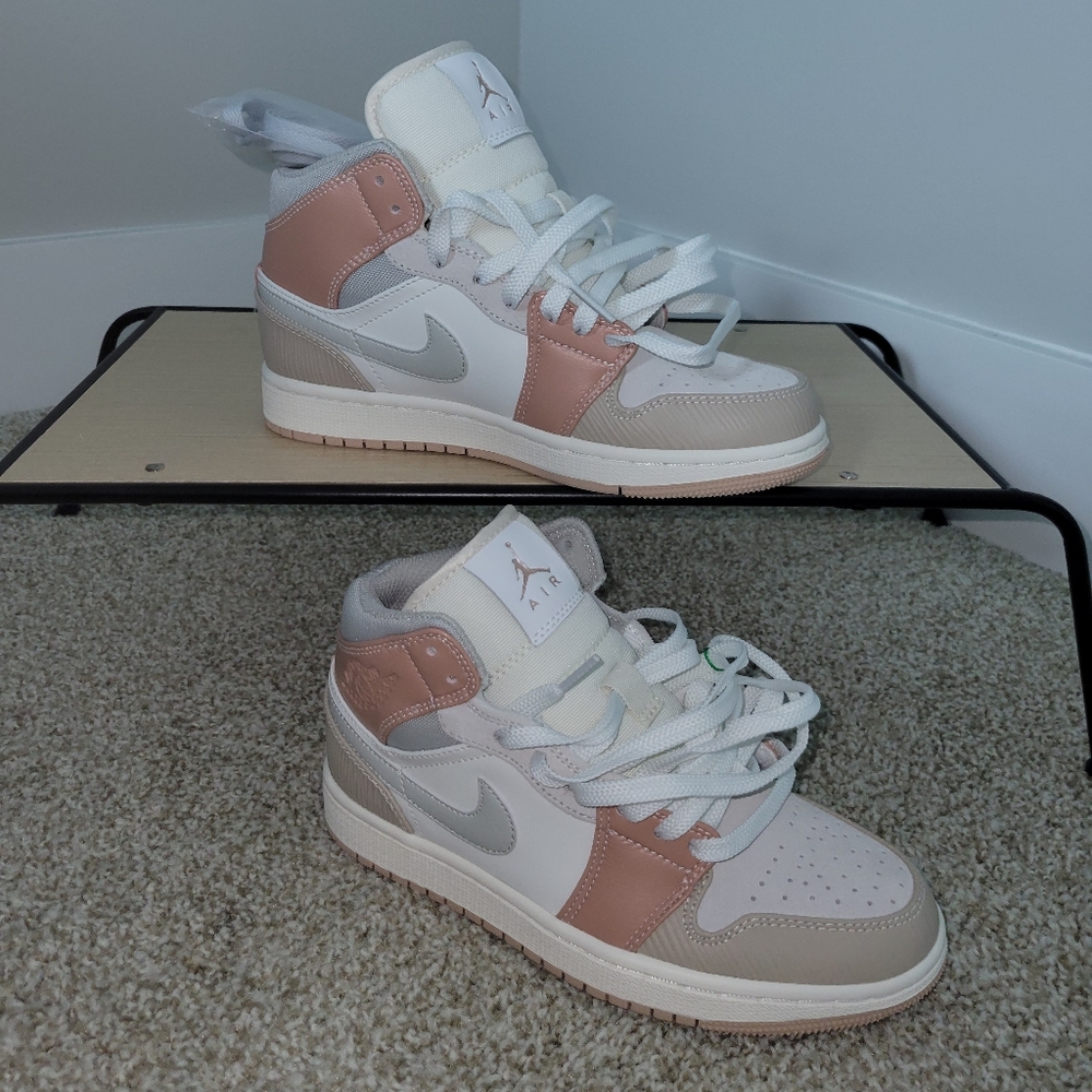 W Air Jordan Mid 1 》BRAND NEW《